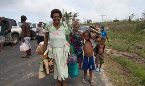 Sementara itu UNICEF menyatakan semua sekolah di Vanuatu telah hancur atau rusak akibat badai Pam ini.