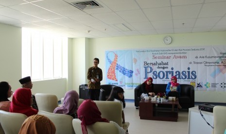 Seminar awam bertajuk 'Bersahabat dengan Psoriasis'.