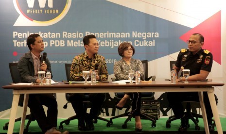 Seminar bertema Peningkatan Rasio Penerimaan  Negara Terhadap PDB Melalui Kebijakan Cukai, Selasa (3/7).