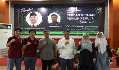 Seminar cerdas menjadi pemilih pemula dalam menyambut hari Sumpah Pemuda.