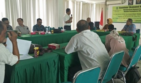 Seminar ekonomi nasional yang membahas persoalan impor.