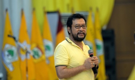 Seminar Generasi Muda Golkar. Wakil Ketua Umum Partai Golkar Munas Ancol, Yorrys Raweyai memberikan paparan saat Seminar Generasi Muda Golkar di Kantor DPP Golkar, Jakarta, Ahad (8/11).