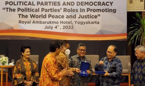 seminar internasional bertema Partai Politik dan Demokrasi, dengan sub tema Peran Partai Politik Dalam Mempromosikan Keadilan dan Perdamaian Dunia (The Political Parties Roles in Promoting The World Peace Justice). Acara dilaksanakan di Yogyakarta, Senin (4/7/2022).