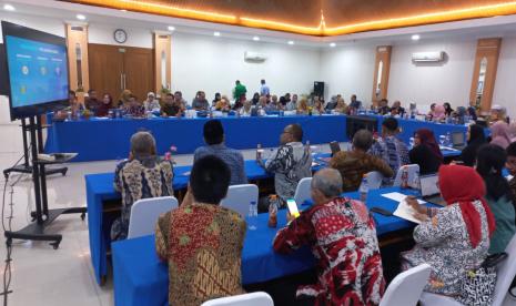 Seminar internasional tentang ekonomi yang digelar di Universitas Pancasila bekerja sama dengan Universiti Kebangsaan Malaysia.