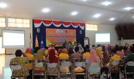 Seminar Kajian Bahasa, Sastra dan Pengajarannya (KABASTRA).