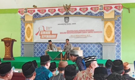 seminar  Kepemudaan dengan tema 