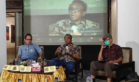 Seminar Membangun Tamansiswa melalui Seni dan Budaya yang digelar Alumni Lintas Angkatan Seni Rupa Universitas Sarjanawiyata Tamansiswa (UST) Yogyakarta saat pameran besar di Taman Budaya, Rabu (29/12).