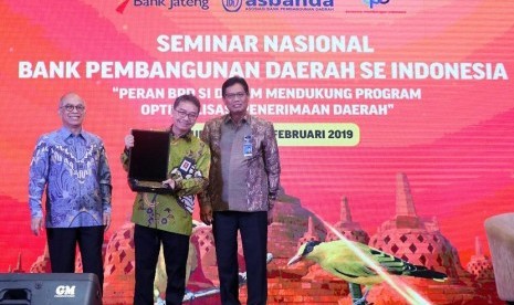 Seminar Nasional BPD se-Indonesia mengusung tema Peran BPD seluruh Indonesia dalam mendukung Program Optimalisasi Penerimaan Daerah