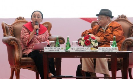 Seminar Nasional dengan tema “Evaluasi Pelaksanaan UUD NRI Tahun 1945” di Gedung Nusantara IV, Kompleks Parlemen Jakarta 