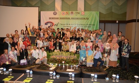 Seminar Nasional Silvikultur di IPB.