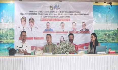 Seminar Tatalaksana Cegah Stunting Tenaga Kesehatan dalam Percepatan Penurunan Stunting Melalui Sistem Rujukan Berjenjang di Kota Tomohon Sulawesi Utara, yang dihadiri oleh Sekretaris Daerah Kota Tomohon , Edwin Roring, SE, ME.