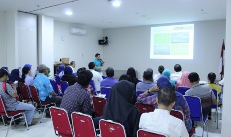 seminar tatalaksana stroke yang tepat dan akurat di Siloam Hospitals Bekasi Timur. Penanganan cepat mengurangi risiko disabilitas dan kematian pasien stroke 