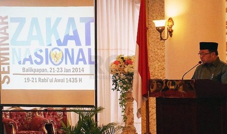 Pidato Ketua Umum Baznas KH. Didin Hafidhuddin pada Seminar Zakat Nasional 2014 di Balikpapan, Rabu (22/1).    (RepublikaAgung Sasongko)