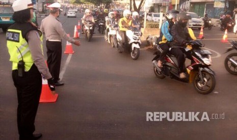 Sempat beredar kabar contraflow Depok akan dihapus setelah seminggu aplikasinya, Kamis (30/3), contraflow masih tetap berjalan hampir dua minggu lebih. 