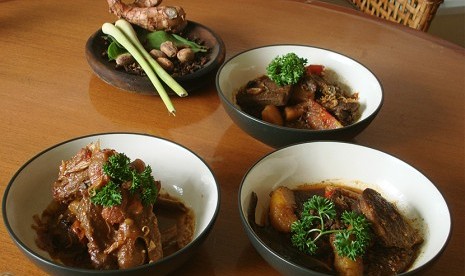 Semur bisa menjadi alternatif menu untuk sahur. Semur juga bisa disimpan untuk dihidangkan di hari-hari berikutnya. 