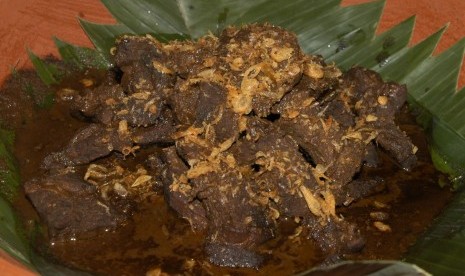 Semur khas Indonesia.