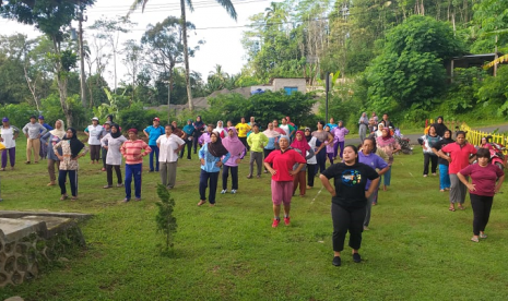 Senam Sehat Lansia. Rumah Zakat menggelar senam sehat untuk lansia di Desa Berdaya Jatimulyo, Kulon Progo.