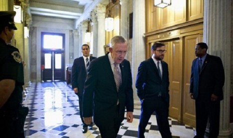 Senate Majority Leader Harry Reid of Nev. makes his way to the Senate floor on Capitol Hill in Washington, Friday, Sept. 6, 2013, to introduce a resolution to authorize military action to support President Barack Obama's request for a strike against Syria.