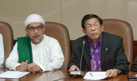 Senator DKI Jakarta AM Fatwa (kanan).