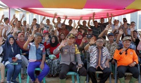 Senator yang karib disapa OSO itu membagikan 50 rumah yang dibangunnya di Sukadana, KKU, Kalbar.