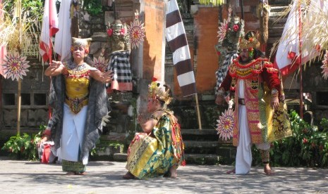 Sendratari di Pura Puseh.