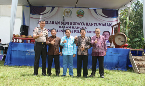 Seni Budaya Banyumasan dengan Pagelaran kesenian Ebeg (Kuda Lumping) dan Kentongan di Desa Beji Purwokerto.