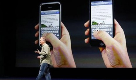 Senior Vice President of Worldwide Marketing Apple Incorporated, Phil Schiller, saat memperkenalkan iPhone 5 kepada media di San Francisco