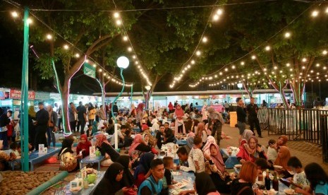 (ILUSTRASI) Suasana area Kuliner Pintar Taman Blambangan, Banyuwangi.