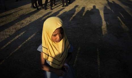 Seorang anak berada di Posko Pengungsian Dusun Karang Subagan, Desa Pemenang Barat, Pemenang, Lombok Utara, NTB, Selasa (14/8). 