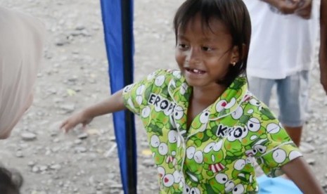 Seorang anak di lokasi pengungsian pascagampa dan tsunami Palu (ilustrasi)