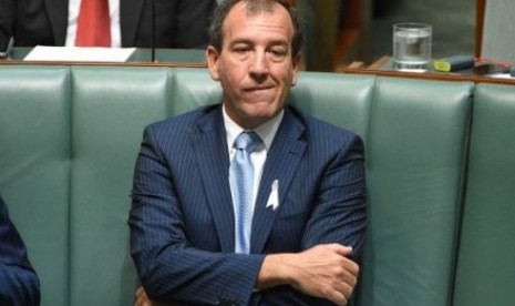 Seorang anggota parlemen asal Queensland Mal Brough telah meminta gajinya dikurangi sebesar 100 ribu dolar AS (lebih dari Rp 1 miliar), dan kantor baru di parlemen setelah dia mengundurkan diri sebagai menteri dalam kabinet di Australia baru-baru ini.