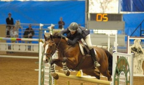 Seorang atlet berlaga di kompetisi berkuda, Piala Dunia Federasi Equestrian Internasional (FEI), 2012 lalu.