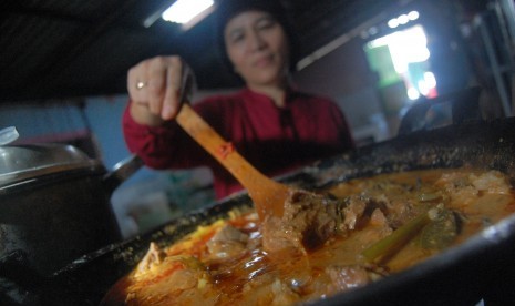 Gulai, masakan berkuah santan. Masakan berkuah bening lebih direkomendasikan daripada kuah bersantan untuk membatasi asupan garam.