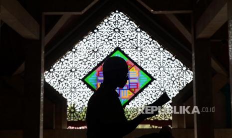 Peserta Tadarus Masjid Rangkasbitung Wajib Pakai Masker.