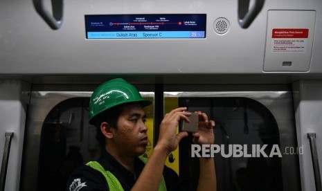 Moda Transportasi Raya (MRT) di Jakarta.