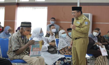 Seorang lansia bernama Soleha mengucapkan terima kasih kepada Pemerintah Provinsi Kepulauan Bangka Belitung, terkhusus Gubernur Kepulauan Bangka Belitung (Babel), Erzaldi Rosman yang telah memperhatikan para lansia, janda, dan fakir miskin.