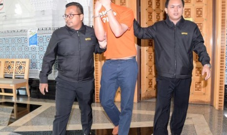 Seorang mantan perwira khusus untuk mantan perdana menteri Datuk Seri Najib Tun Razak telah ditangkap untuk penyelidikan kasus 1MDB, Senin (25/6).