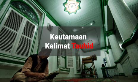 Seorang Muslim tengah membaca Alquran (Ilustrasi)