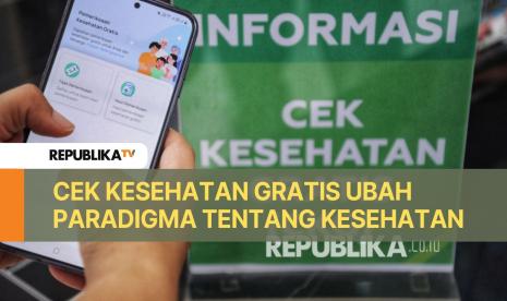 Seorang pasien mengecek aplikasi satu sehat di Puskesmas Tebet, Jakarta, Ahad (9/2/2025). Dinas Kesehatan DKI Jakarta menyatakan sebanyak 44 puskesmas siap memberikan program Cek Kesehatan Gratis (CKG) yang resmi akan dimulai secara nasional pada 10 Februari 2025. Guna memastikan kelancaran program ini, Pemprov DKI telah melakukan visitasi serta persiapan fasilitas kesehatan dan tenaga medis. Program ini bertujuan untuk meningkatkan kualitas kesehatan masyarakat Indonesia dan mengurangi beban penyakit yang bisa dicegah.