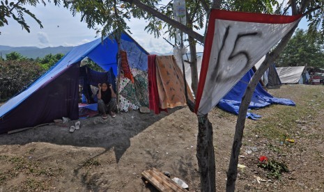 Seorang pengungsi korban gempa dan likuefaksi di Sulteng masih berada di tenda pengungsian (ilustrasi) 