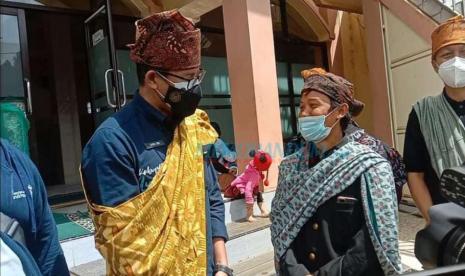 Seorang pengurus Masjid Al Barokah bernama Yudi meminta waktu memohon bantuan kepada 