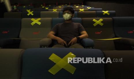 Bioskop dibuka dengan wajib menggunakan aplikasi PeduliLindungi.