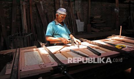 Pintu kayu kerap menjadi sasaran serangan rayap. Meski begitu, tidak semua jenis rayap dapat menimbulkan kerusakan yang begitu parah./ilustrasi