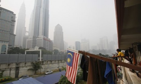 Petronas Twin Towers in Malaysia covered with haze from forest fires in Sumatra and Borneo on Sunday (October 4, 2015).