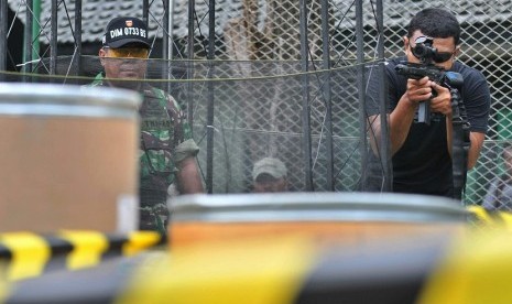 Seorang peserta membidik sasaran pada lomba 