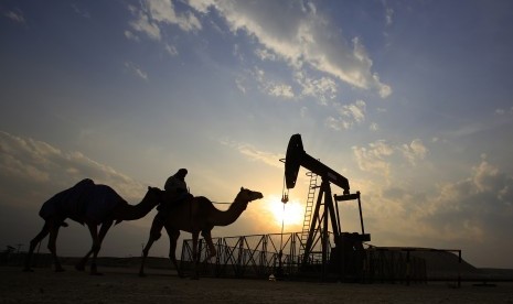 Negara OPEC telah sepakat bahwa mereka harus mengurangi produksi untuk membantu meningkatkan harga minyak dunia selama pertemuan di Aljazair.