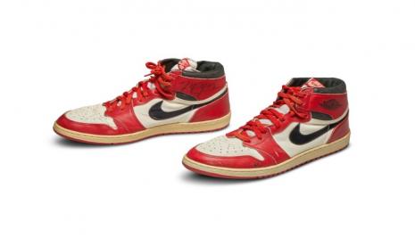 Sepatu Air Jordan 1s milik Michael Jordan yang laku seharga Rp 8,1 miliar pada Mei 2000 silam (ilustrasi). Jordan akan kembali melelang sepatu Air Jordan 1 High. 