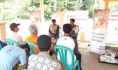 Sepuluh orang di desa berdaya binaan Rumah Zakat Kp. Puspahiang Desa Puspahiang Kec. Puspahiang, Kab. Tasikmalaya mendapatkan pelatihan ternak kelinci. 