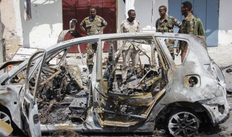  Serangan bom mobil di dekat istana kepresidenan, di Mogadishu, Somalia, Rabu (8/1). Somalia kembali diguncang bom mobil dengan target kontraktor jalan asal Turki, Sabtu (18/1).