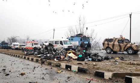 Serangan bom mobil di Kashmir 